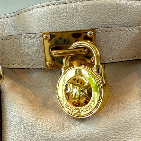 Michael Kors White/Bone Leather Large Hamilton North South Tote. - Picture 5 of 17